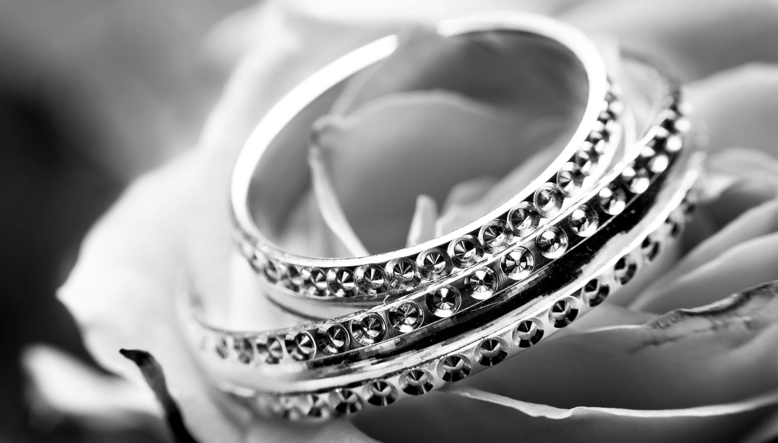 Platinum jewellery wedding bands